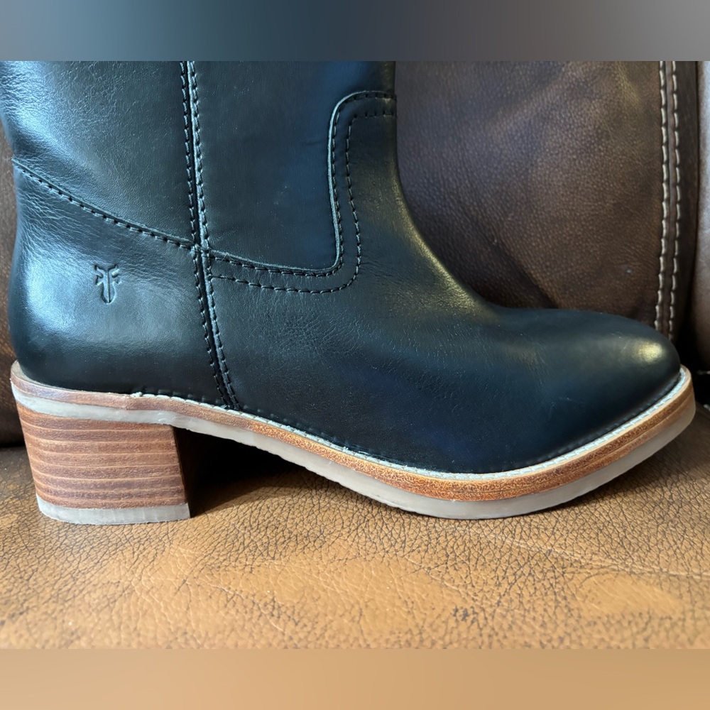 Frye Camryn Tall Black Smooth Leather Heel Pull On Boots Size 8.5 NWT - Picture 5 of 6